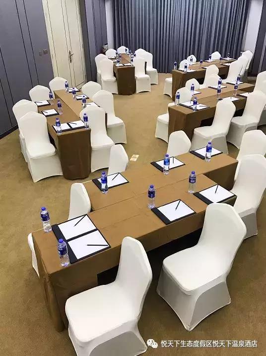 專(zhuān)業(yè)宴會(huì)服務(wù) 島嶼式布局，會(huì)議室B空間解決方案